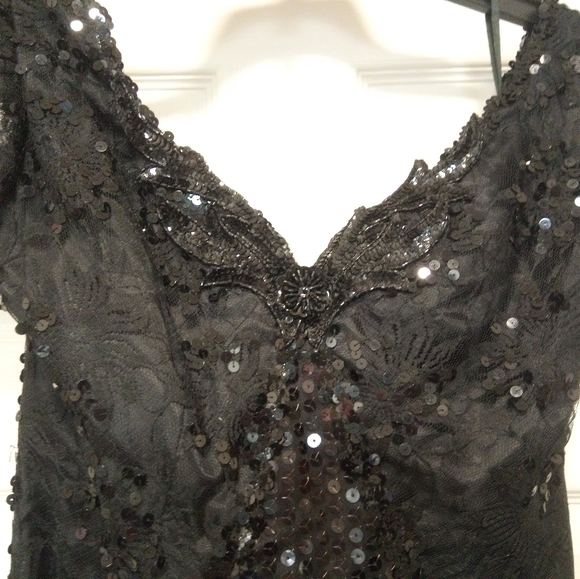 Vintage circa 1970’s 🖤 Beautifully sequined 👗black sequins & lace (size 4 ) - Picture 3 of 7